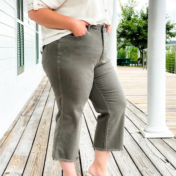 Judy Blue Olive High Rise, Tummy Control, Cropped, Wide Leg Jeans - Picture 8 of 11